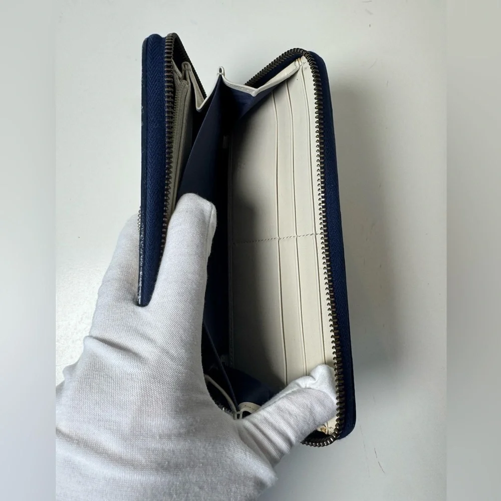 Gucci Women’s Round Long GG Marmont White and Navy Wallet